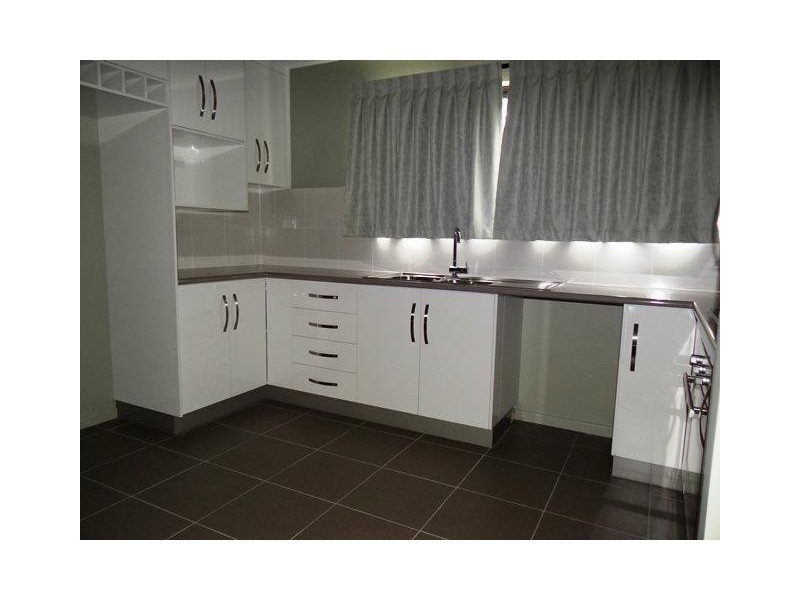 2/45  Moriarty Street, Goondi Hill QLD 4860