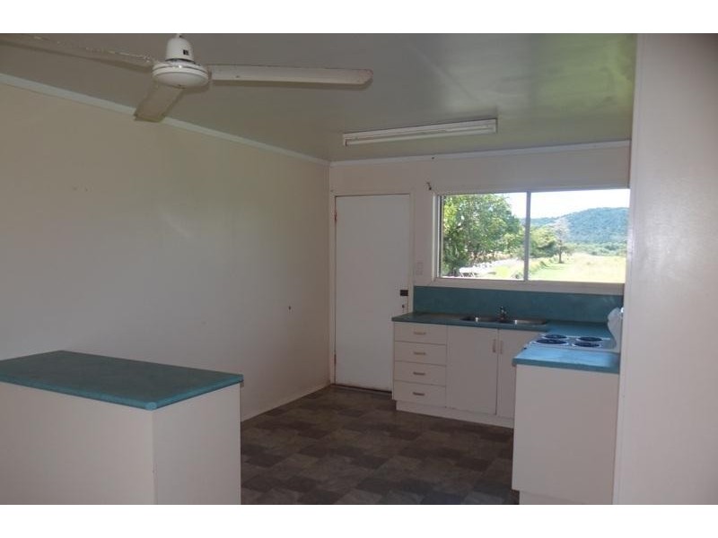 2/68 Howe Street, Webb QLD 4860