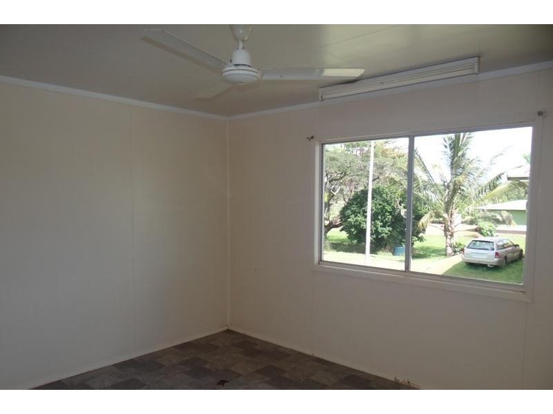 2/68 Howe Street, Webb QLD 4860