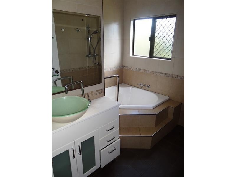 4  GRECH Close, Wangan QLD 4871