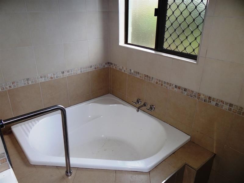 4  GRECH Close, Wangan QLD 4871