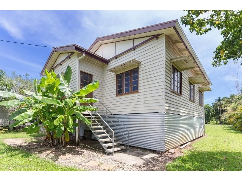 2 Corinda, Innisfail QLD 4860