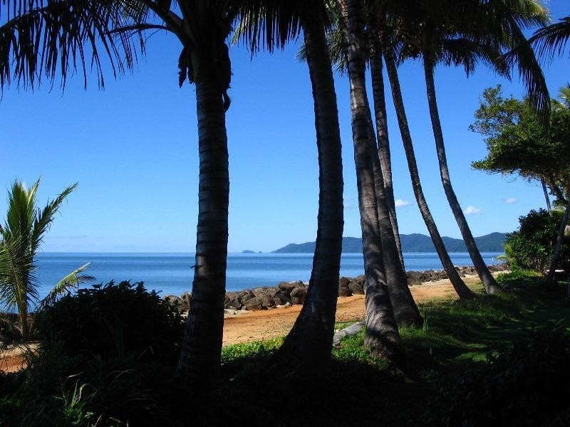 26 Feldt Street, Flying Fish Point QLD 4860