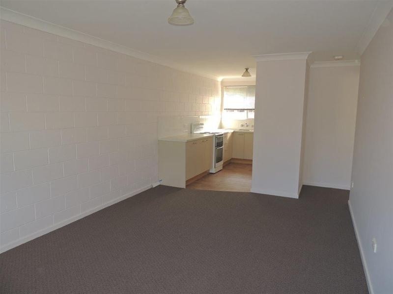 2/11 Manning Street, Gloucester NSW 2422