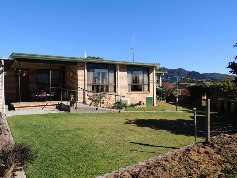 6 Lavers Street, Gloucester NSW 2422