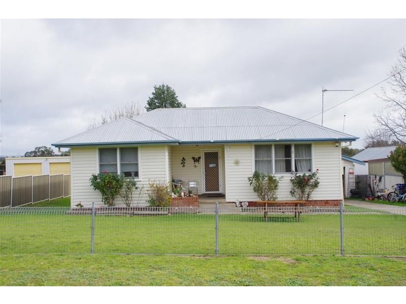 16 Darling Avenue, Cowra NSW 2794
