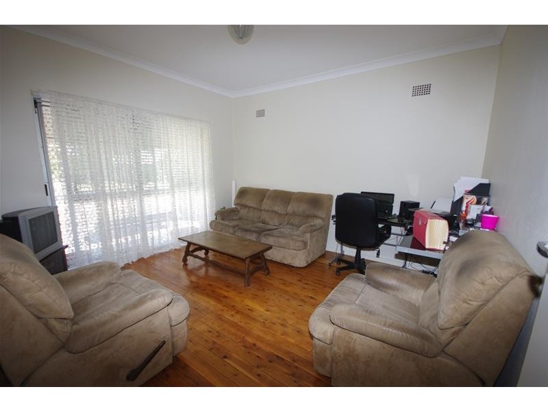 27 Brisbane Avenue, Cowra NSW 2794