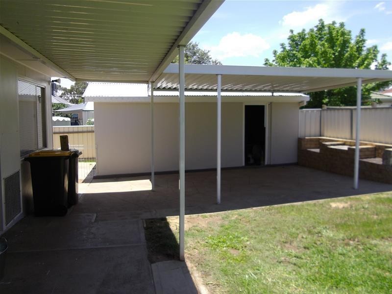 27 Brisbane Avenue, Cowra NSW 2794