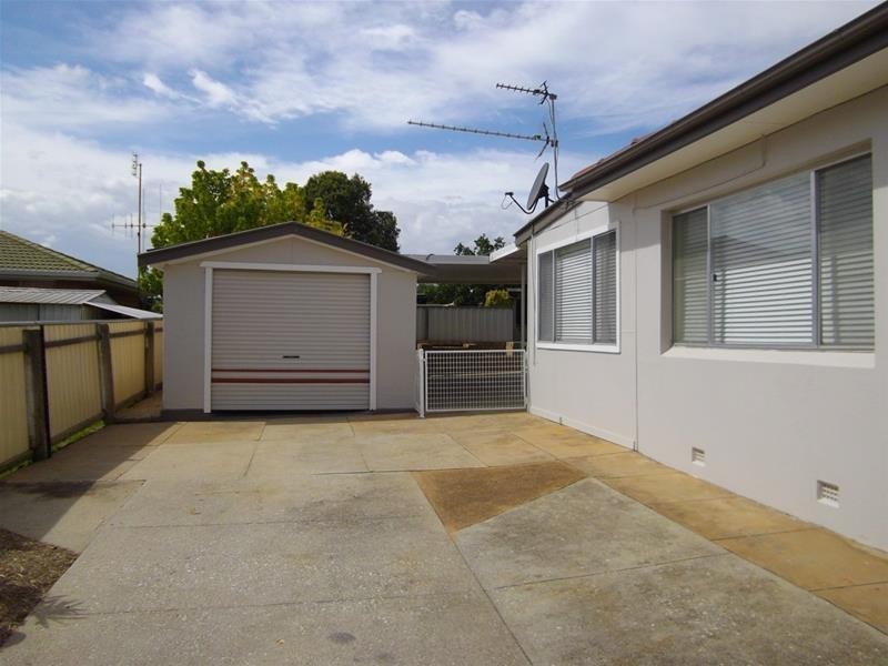 27 Brisbane Avenue, Cowra NSW 2794