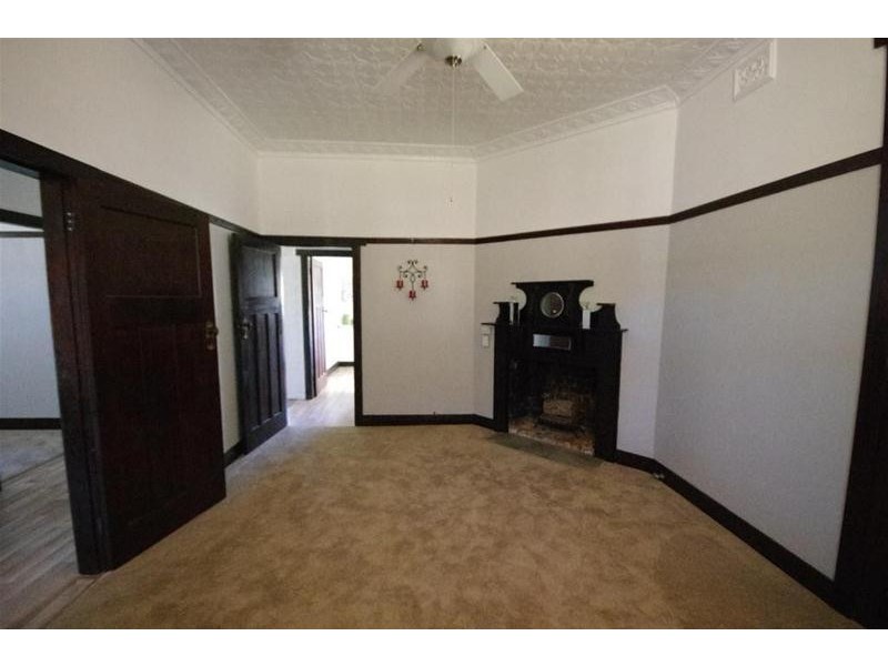 19 Young Road, Cowra NSW 2794