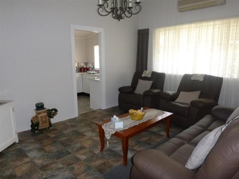 10-12 Robinson Street, Woodstock NSW 2793