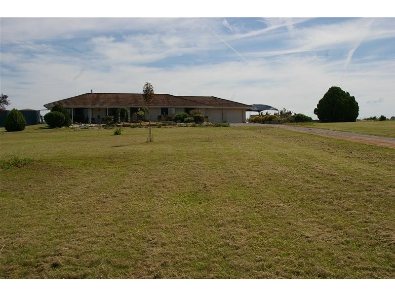 “Vineyard View”, Cowra NSW 2794