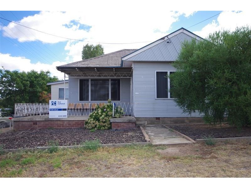 2 Coota Street, Cowra NSW 2794