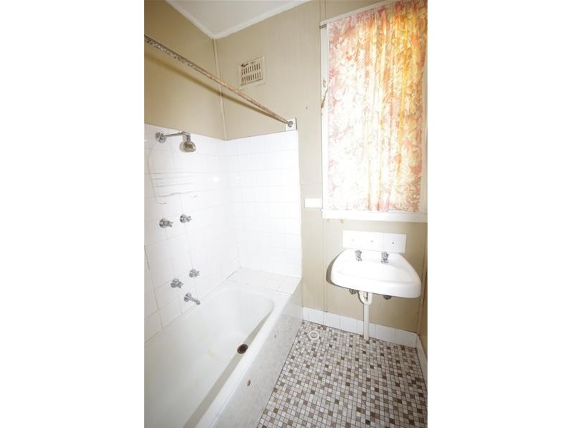 17 Dungowan Street, Cowra NSW 2794