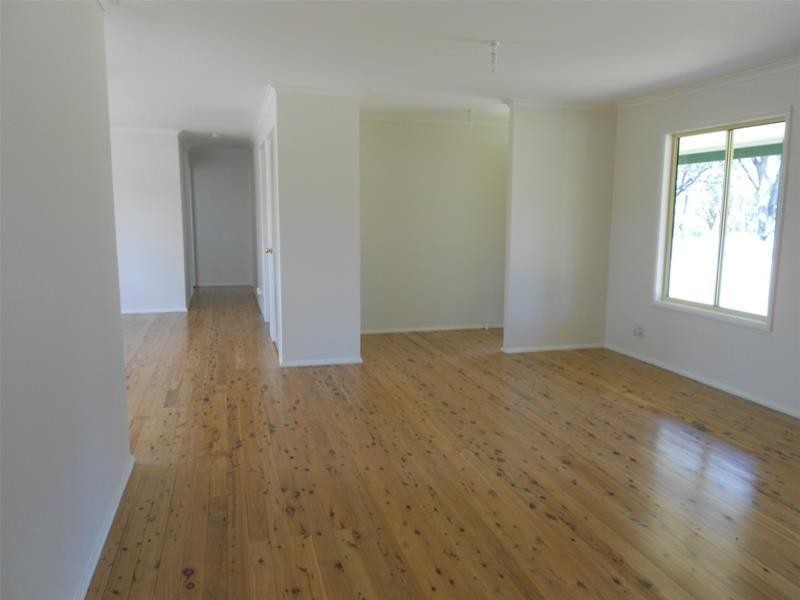 1 Parkes Street, Woodstock NSW 2793