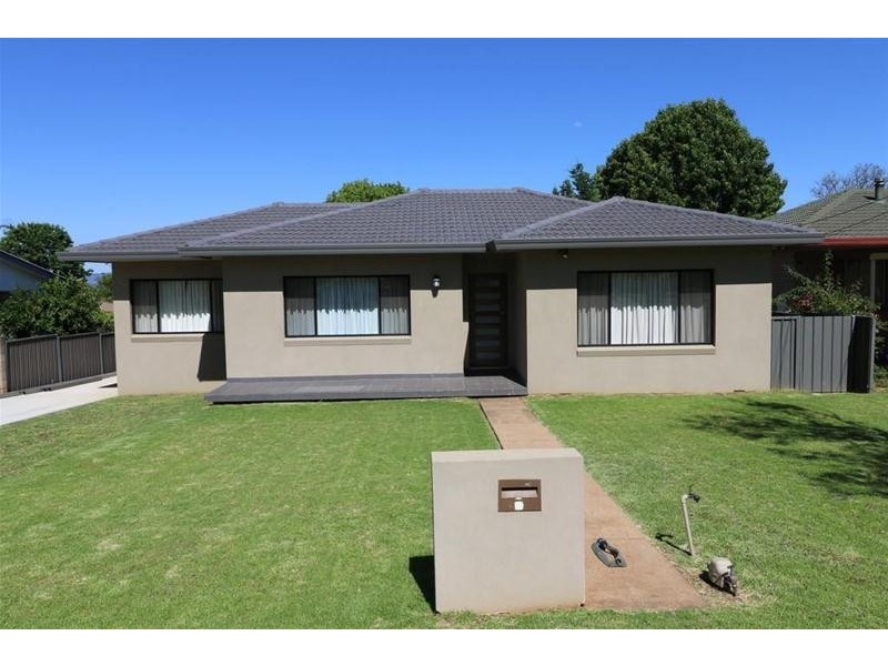 4 Newcombe Street, Cowra NSW 2794
