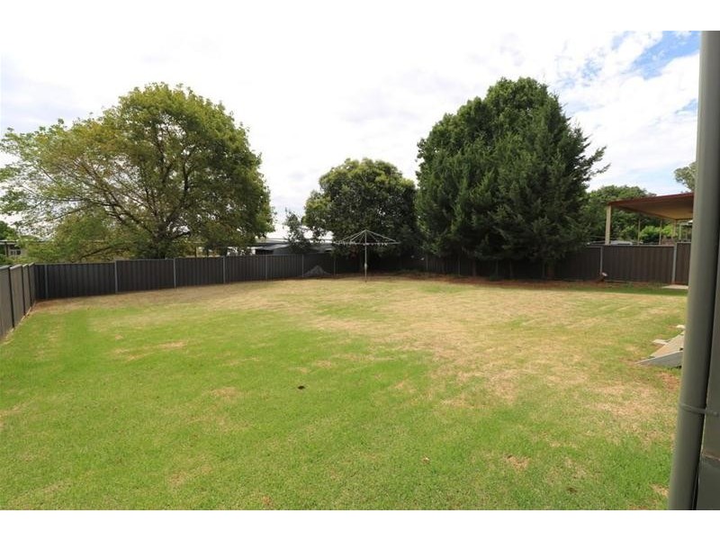 4 Newcombe Street, Cowra NSW 2794