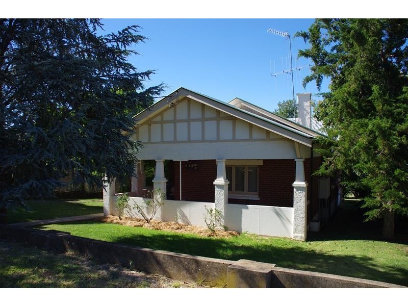 35 Liverpool Street, Cowra NSW 2794
