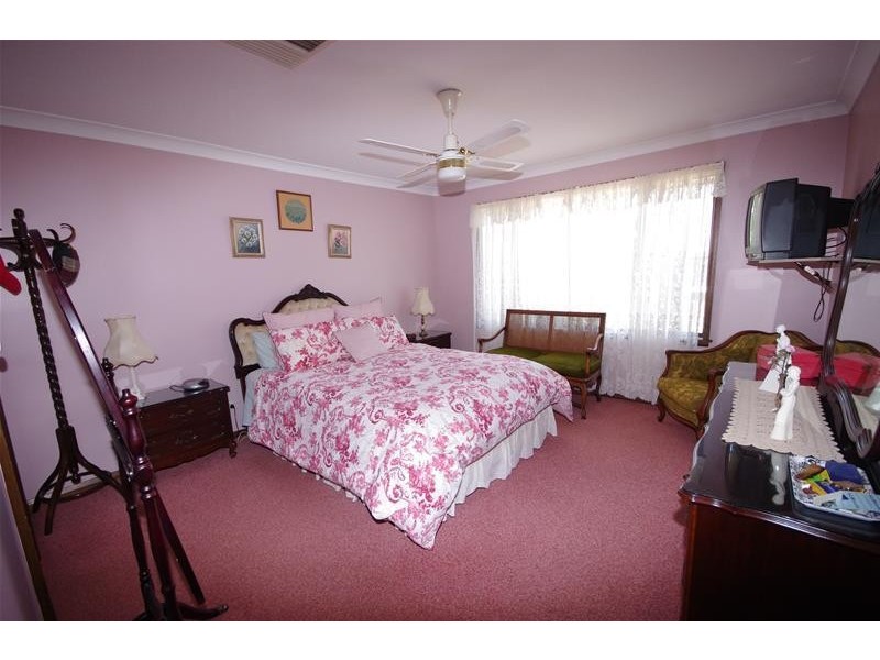 16 Comerford Street, Cowra NSW 2794