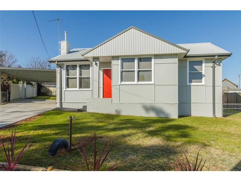 11 Sheahan Street, Cowra NSW 2794