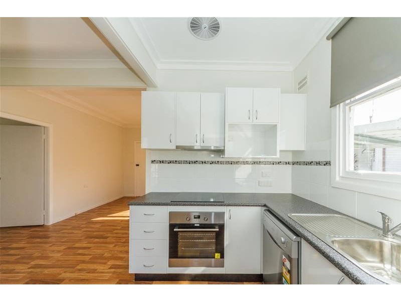 11 Sheahan Street, Cowra NSW 2794