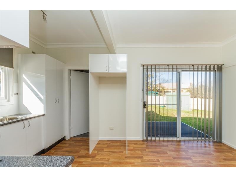 11 Sheahan Street, Cowra NSW 2794