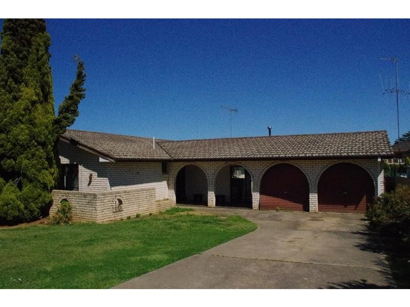 2 Yaldara Crescent, Cowra NSW 2794