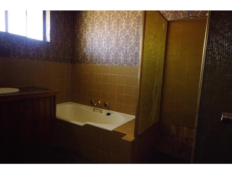 2 Yaldara Crescent, Cowra NSW 2794