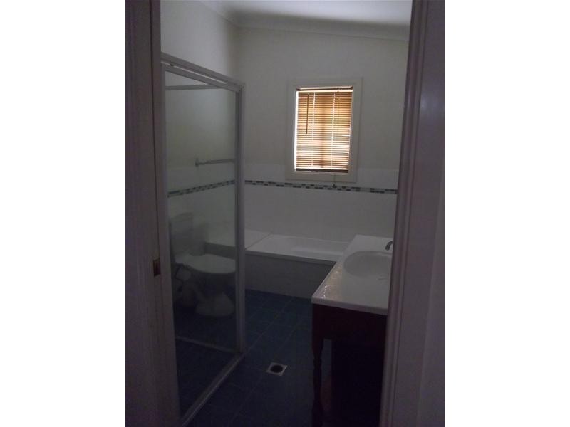 8 Coota Street, Cowra NSW 2794