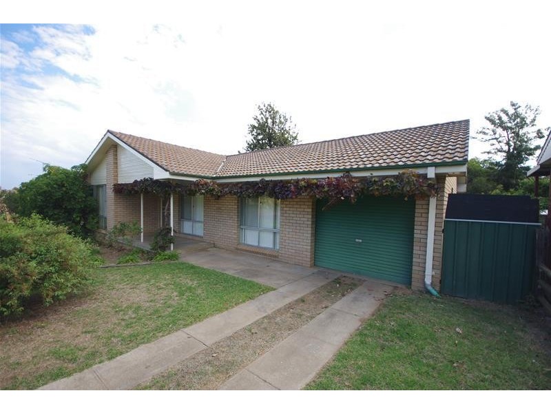 3 Coolabah Crescent, Cowra NSW 2794