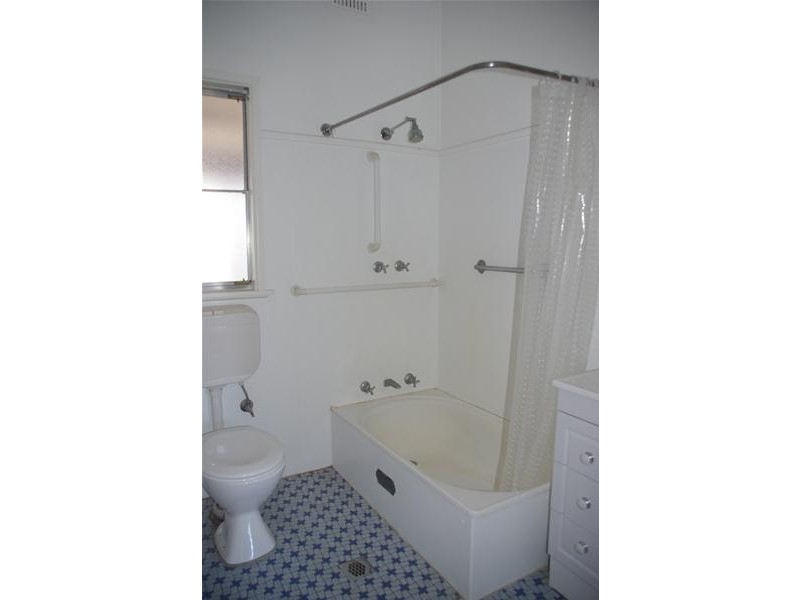 48 Lee Street, Cowra NSW 2794