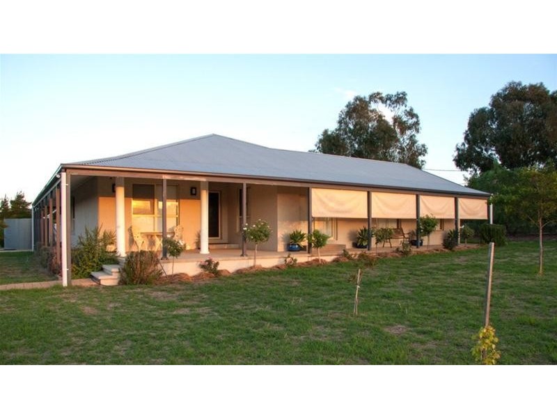 17 River Park Road, Cowra NSW 2794