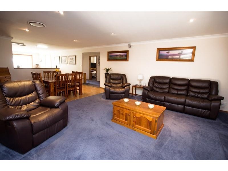 17 River Park Road, Cowra NSW 2794