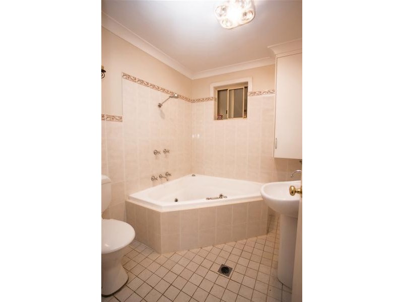 17 River Park Road, Cowra NSW 2794