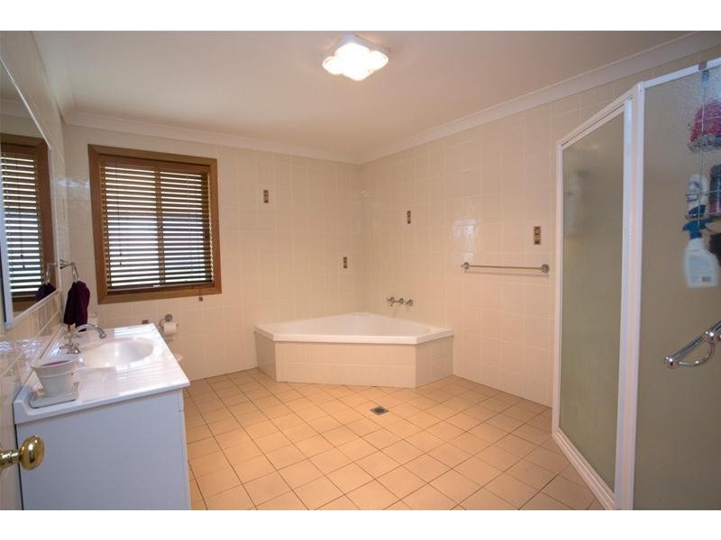 17 River Park Road, Cowra NSW 2794