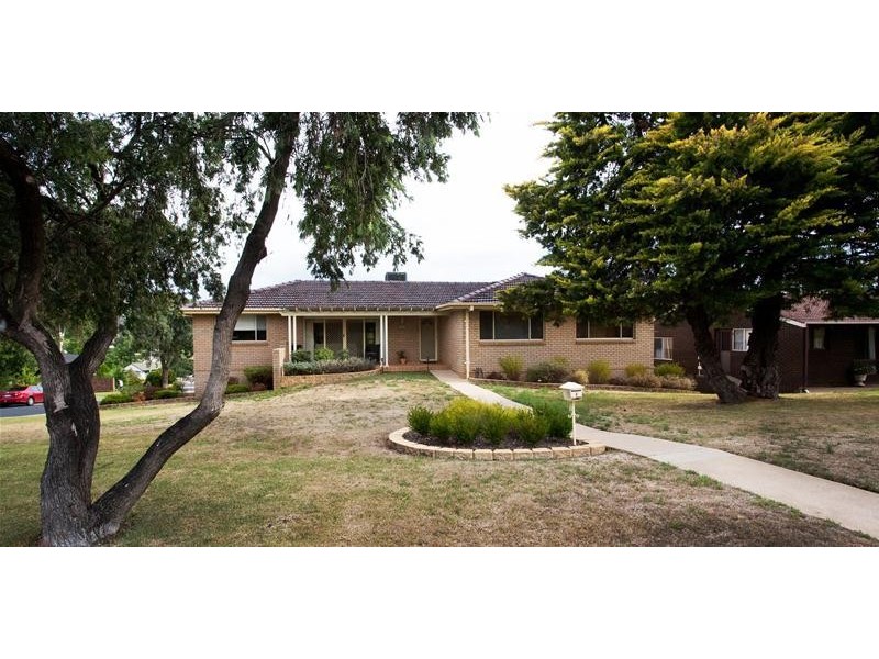 4 Taronga Drive, Cowra NSW 2794