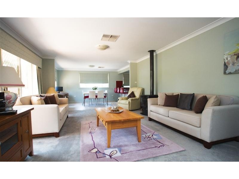 4 Taronga Drive, Cowra NSW 2794