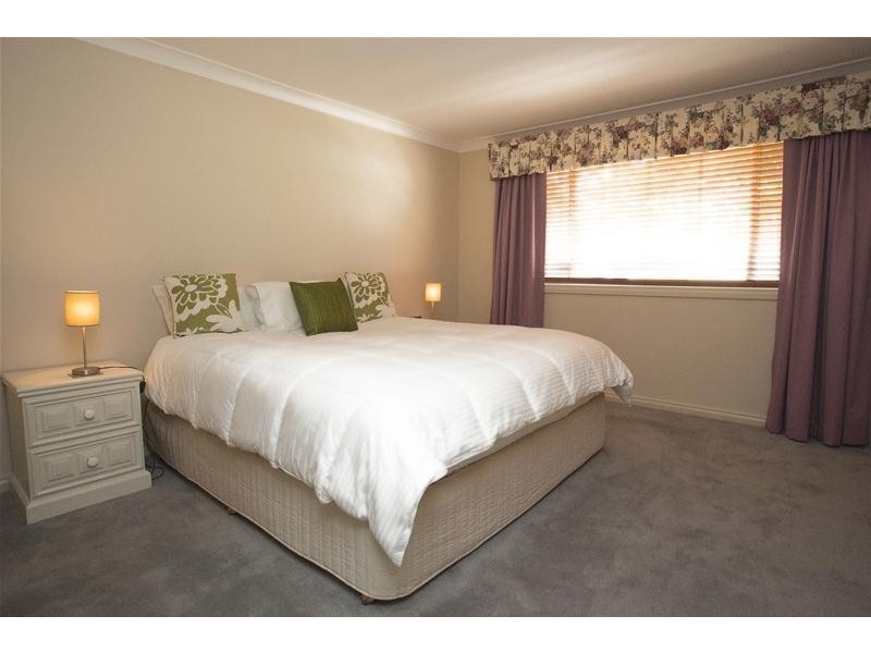 4 Taronga Drive, Cowra NSW 2794