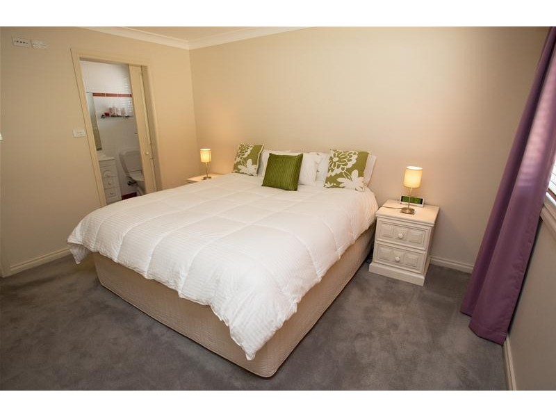 4 Taronga Drive, Cowra NSW 2794