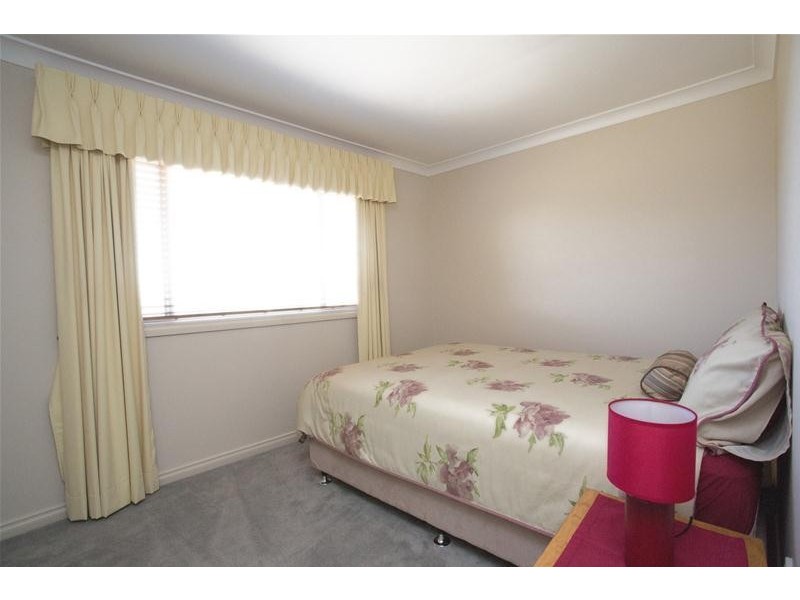 4 Taronga Drive, Cowra NSW 2794