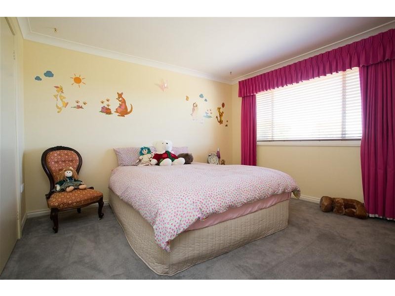 4 Taronga Drive, Cowra NSW 2794