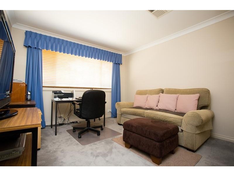 4 Taronga Drive, Cowra NSW 2794