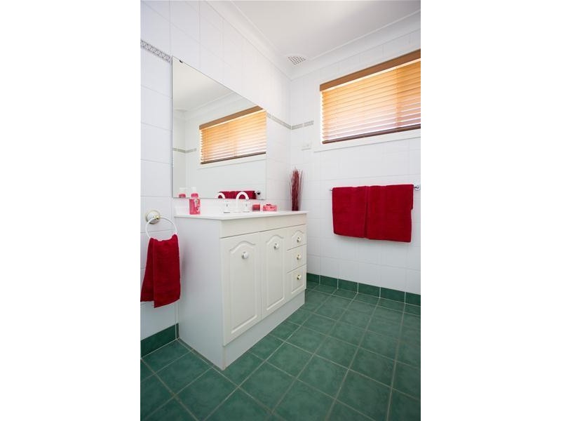 4 Taronga Drive, Cowra NSW 2794