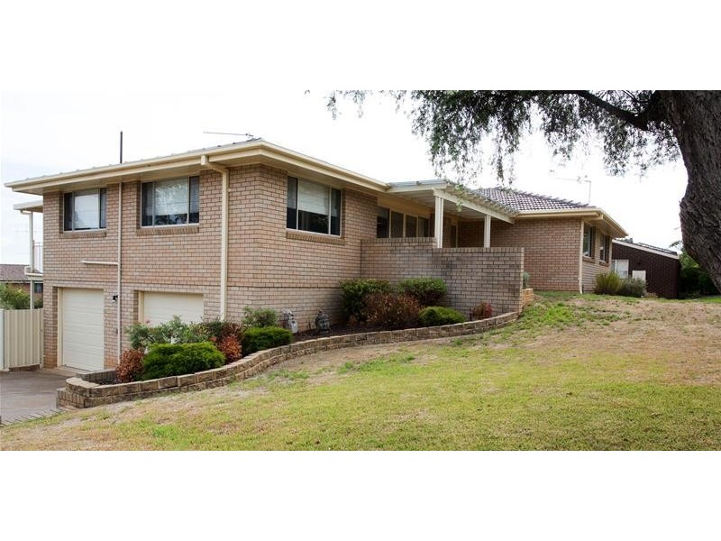 4 Taronga Drive, Cowra NSW 2794