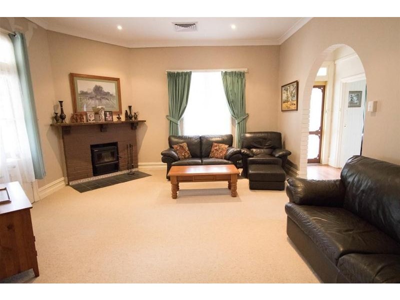 1 Poignand Avenue, Cowra NSW 2794