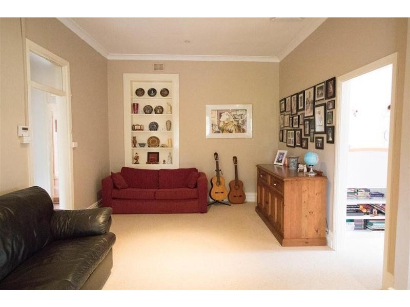 1 Poignand Avenue, Cowra NSW 2794