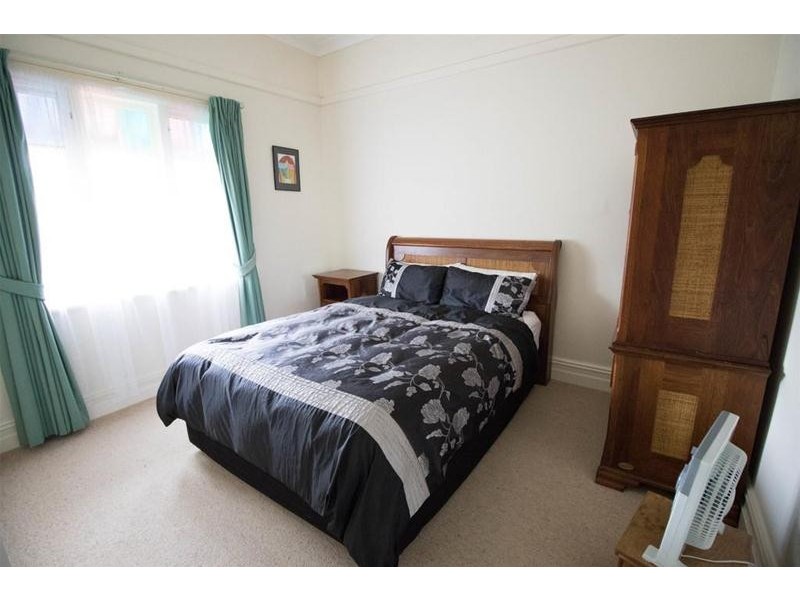 1 Poignand Avenue, Cowra NSW 2794