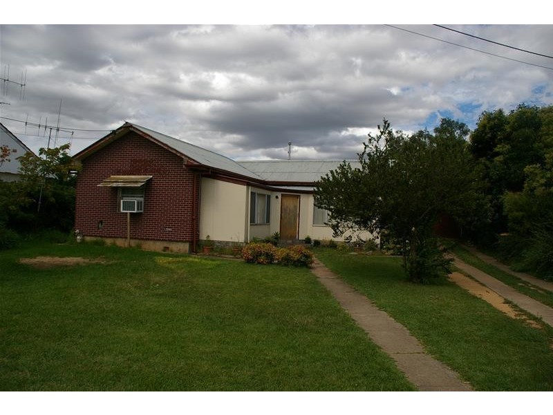 35 Lee Street, Cowra NSW 2794
