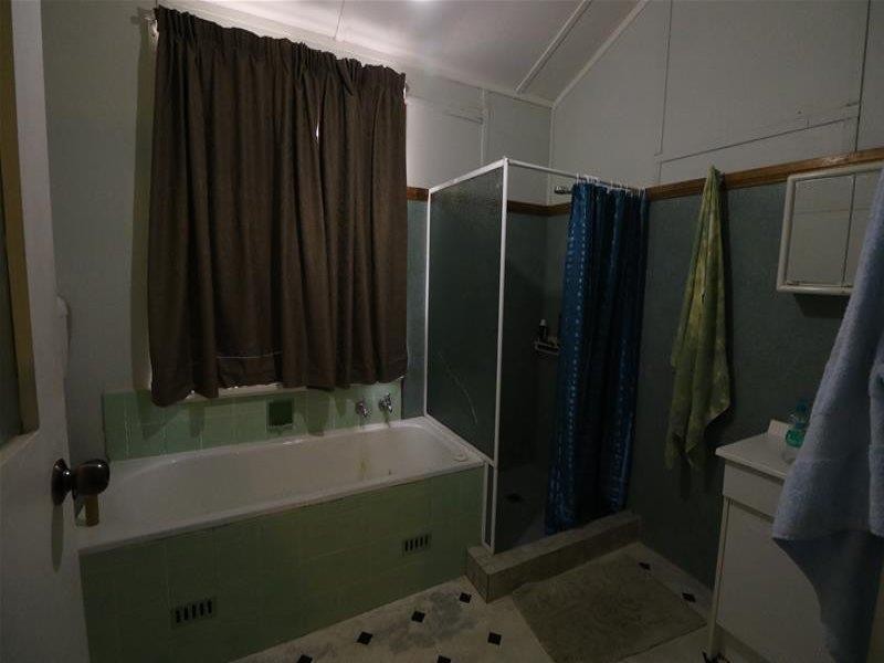 6 Lachlan Street, Cowra NSW 2794