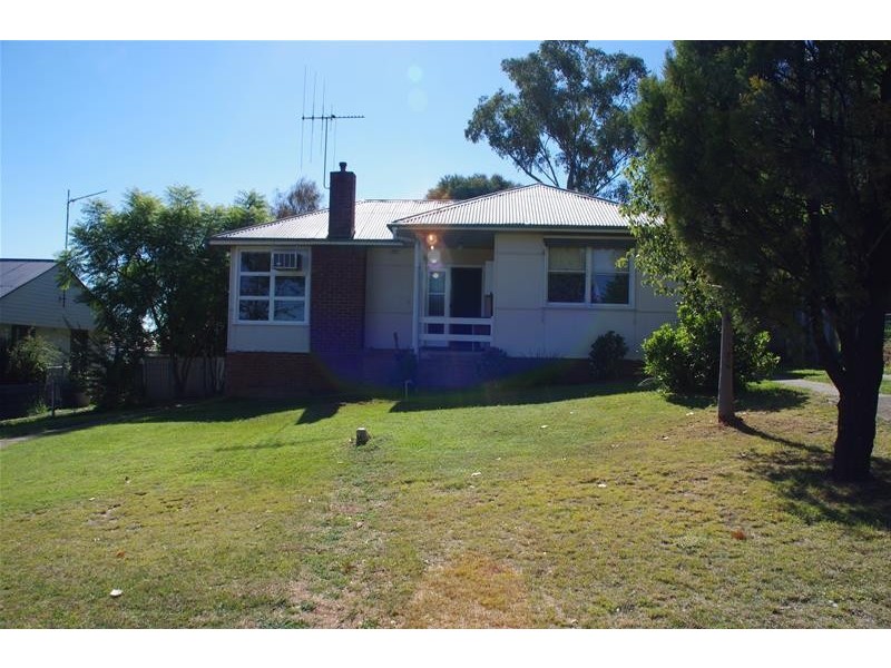 34 Macassar Street, Cowra NSW 2794